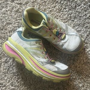Outdoor Voices Hoka One One size 9